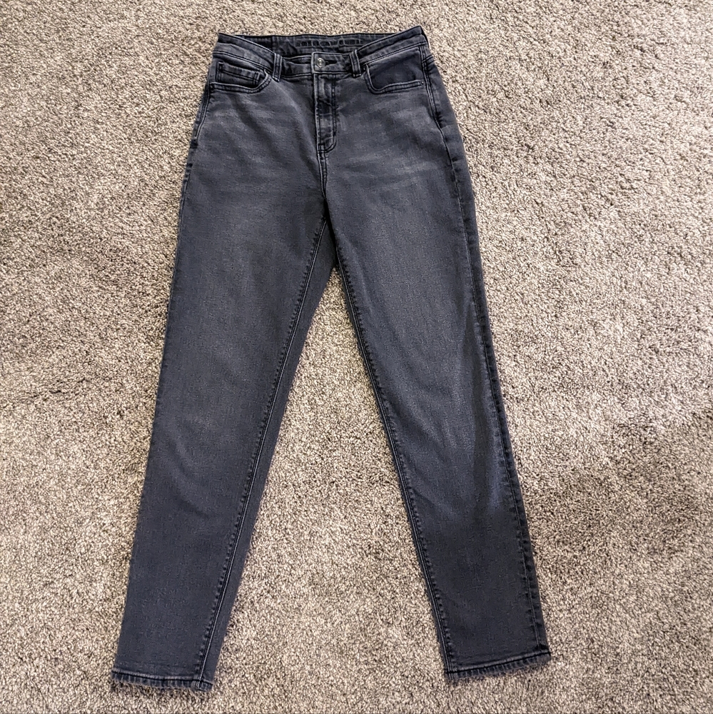 American Eagle high-waisted mom jeans.